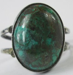 Vintage Finger Ring, GREEN Cabochon Central Stone, Sterling .925 Silver Setting, Adjustable Size