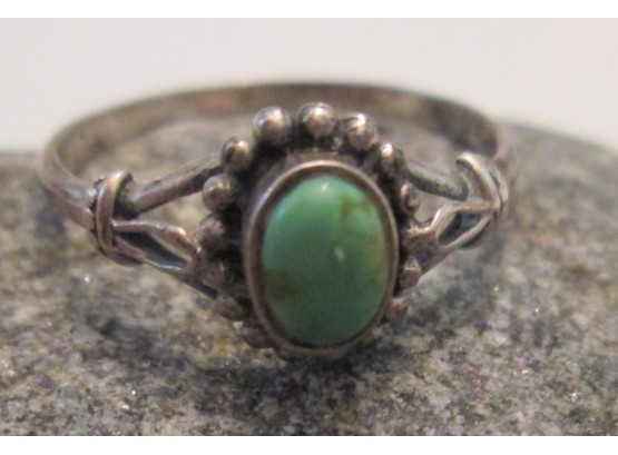 Vintage SOUTHWEST Design RING With Natural TURQUOISE Stone, STERLING .925 Silver Setting
