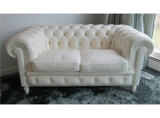 Contemporary POLTRONA FRAU Brand, 'CHESTER' Leather LOVESEAT Sofa, WHITE Color, Made In ITALY