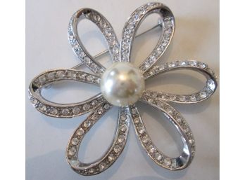 Vintage DAISY BROOCH PIN, Central Faux PEARL With Crystal Clear Rhinestones, Silver Tone Base Metal Costume
