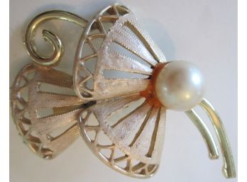 Vintage BROOCH PIN, FLOWER BOW Design, Lace FILIGREE Gold Tone Finish, Faux PEARL