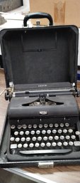 Vintage Royal Arrow Typewriter W/case