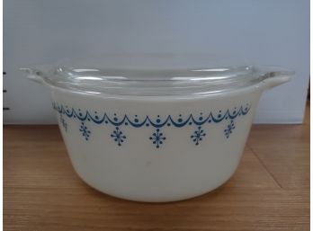 Pyrex Snowflake Pattern Covered Casserole Dish