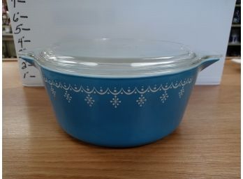 Pyrex Snowflake Covered Casserole Dish