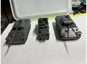3 Plastic Army Tanks - M2