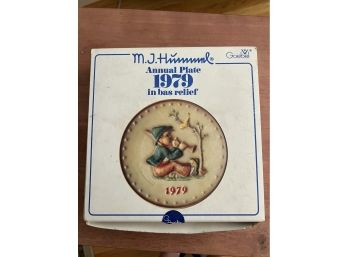 Hummel Collector Plate - 1979 Annual Plate - With Box