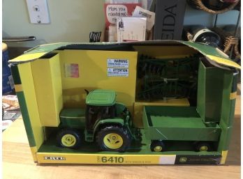 Ertl John Deere Tractor With Wagon And Disk