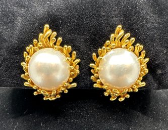 Mabe Pearl & 18kt Gold Sunburst Earclip Earrings