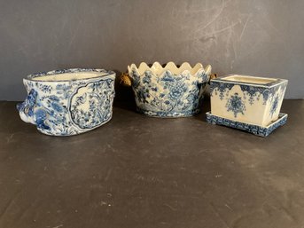 3 Pieces Chinese United Wilson Blue & White Porcelain Table Items