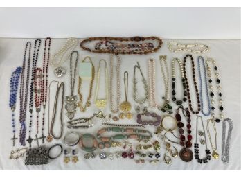 Lot Of Costume Jewelry Mostly Necklaces (B)