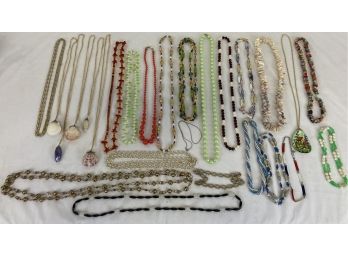 Lot Of Costume Jewelry Necklaces (D)