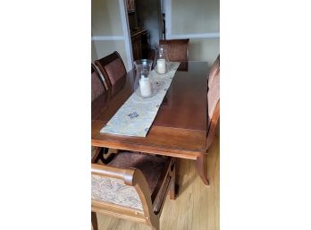 Bassett Chris Madden Collection Dining Table & Chairs