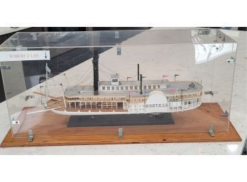 Robert E Lee Model In Case - Cannot Ship This Item