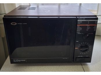 Emerson Microwave  - Turns On & Runs