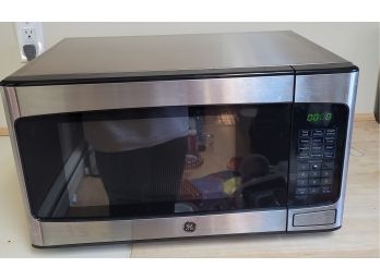 Counter Top Microwave- Turns On