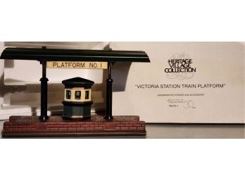 Dept 56 Heritage Village Collection Victoria Station Train Platform