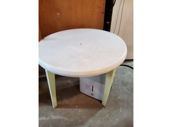 Round Outdoor Plastic Table