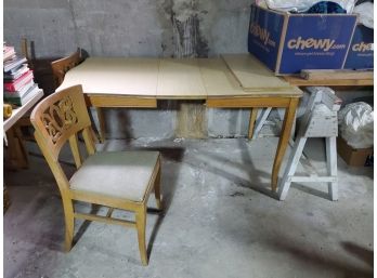 1950s 48' Blond Table With 4 Chairs