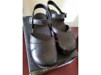 New Dansko Ladies Shoes Size 8
