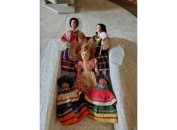 5 Dolls From Around The World