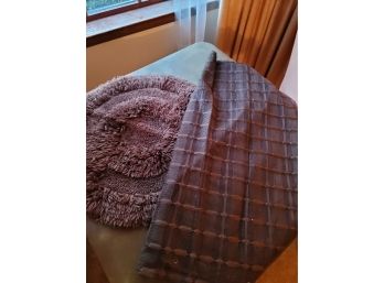 Vintage Brown Shower Curtain And Round Bath Mat