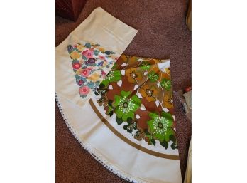 2 Vtg Linen Tablecloths. Both Have Napkins -  Round Is Brand New W/4 New Napkins