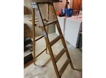5 Ft Wooden Step Ladder