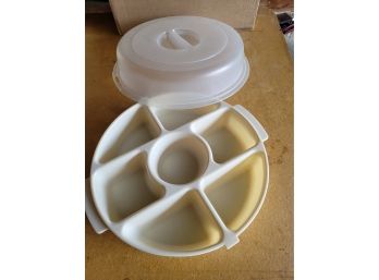 Plastic Carrier W/compartments And Lid