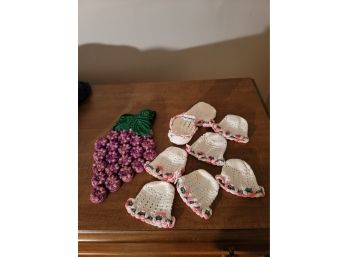 Crocheted Beer Cap Grapes Hot Plate And 8 Cups