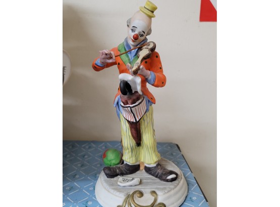 Clown Statue - Missing Pinkie