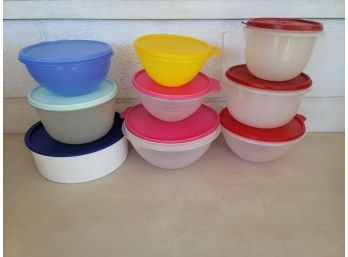 Assorted Tupperware Bowls With Lids