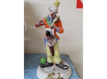 Clown Statue - Missing Pinkie