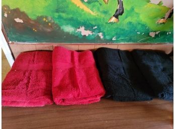 Bath Towels - 2 Black 2 Red
