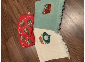 Holiday Potholders And Guest Towels