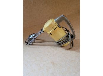 Vintage Westbend Hand Mixer - Plugged In And Works