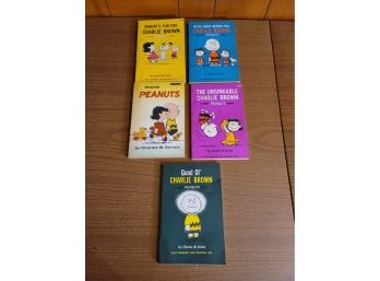 1950s Charlie Brown Paperback Book Lot