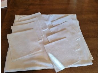 White Tablecloth With 8 Napkins - 82' X 68'