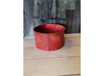 Rustic Farm 4qt Dry - Red Metal Container - 9' Wide X 5' High