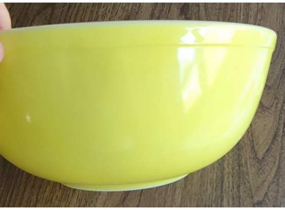 4 Qt Pyrex Mixing Bowl - Yellow