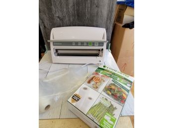 Vacuum & Seal V3240 Food Saver With Bags