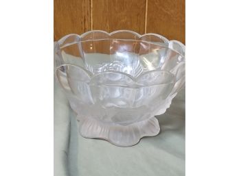 7.5' Wide X 4.5' Tall Glass Rose Bowl