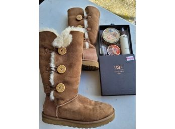 Size 8 Ugg Boots And Cleaning System