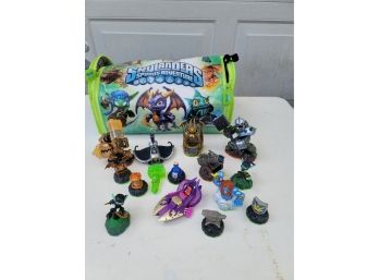 Skylander Players With Official Carry Case
