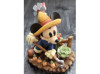Disney - Mickey Mouse- Gardening