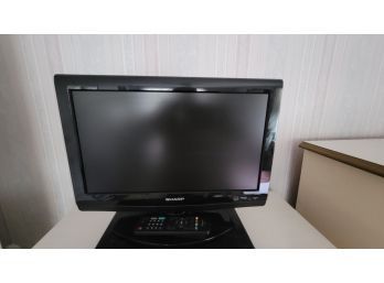 Sharp LC19SB27UT TV With Remote - Works