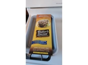Bakers Secret Brand New 13 X 9 X 2 Cook N Carry Pan