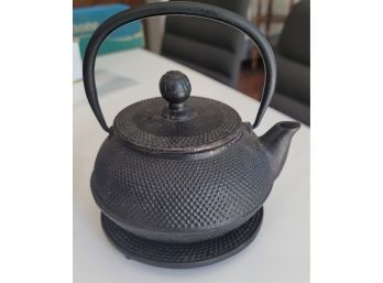 Cast Iron Kettle With Stand And Lid 6'