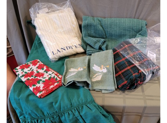 Christmas Linens- Cloths- Napkins- Towels