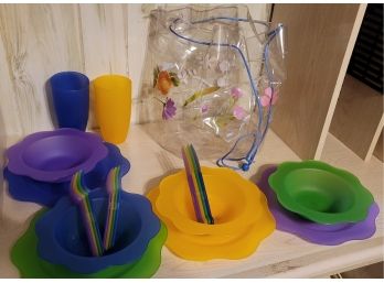 Plastic Dishes Set Of 4 - 2 Cups