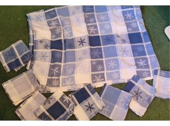 Blue Snowflake Tablecloth W/8 Napkins- 78' X 56'